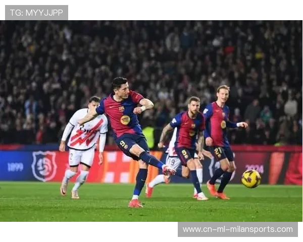 巴萨点球战术浮现成效，莱万稳稳命中点球点